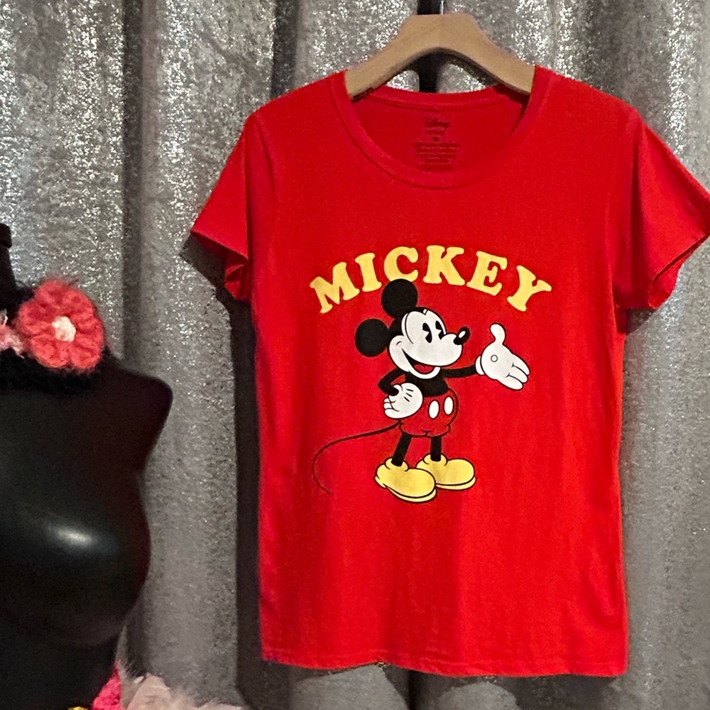 📦 NWOT Mickey Mouse Red Tee Size Medium - Picture 1 of 6